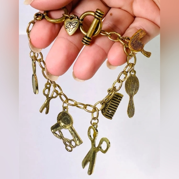 "A HAIRDRESSER’S TOOLS!" SUPER CUTE CHARMS BRACELET NEW! - Picture 2 of 3